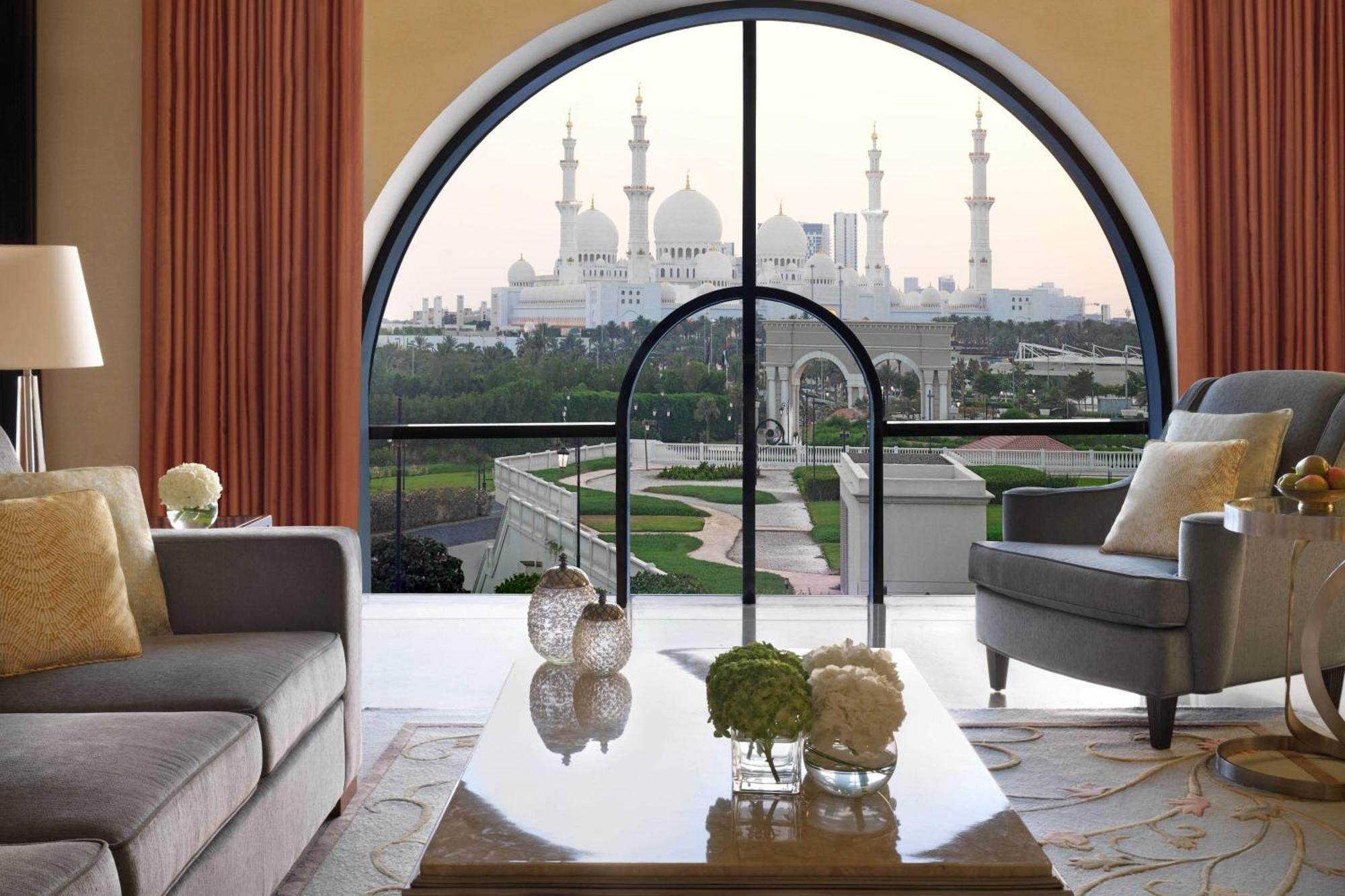 The Ritz-carlton Abu Dhabi, Grand Canal Station touristique 5*