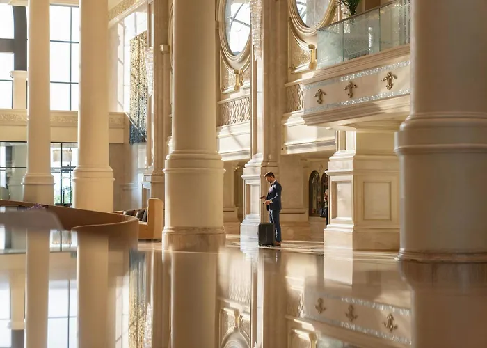 The Ritz-Carlton Abu Dhabi, Grand Canal
