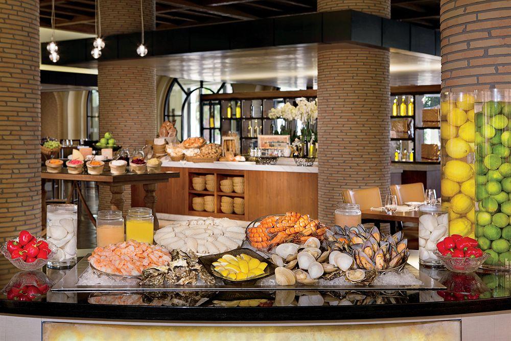 The Ritz-carlton Abu Dhabi, Grand Canal Station touristique
