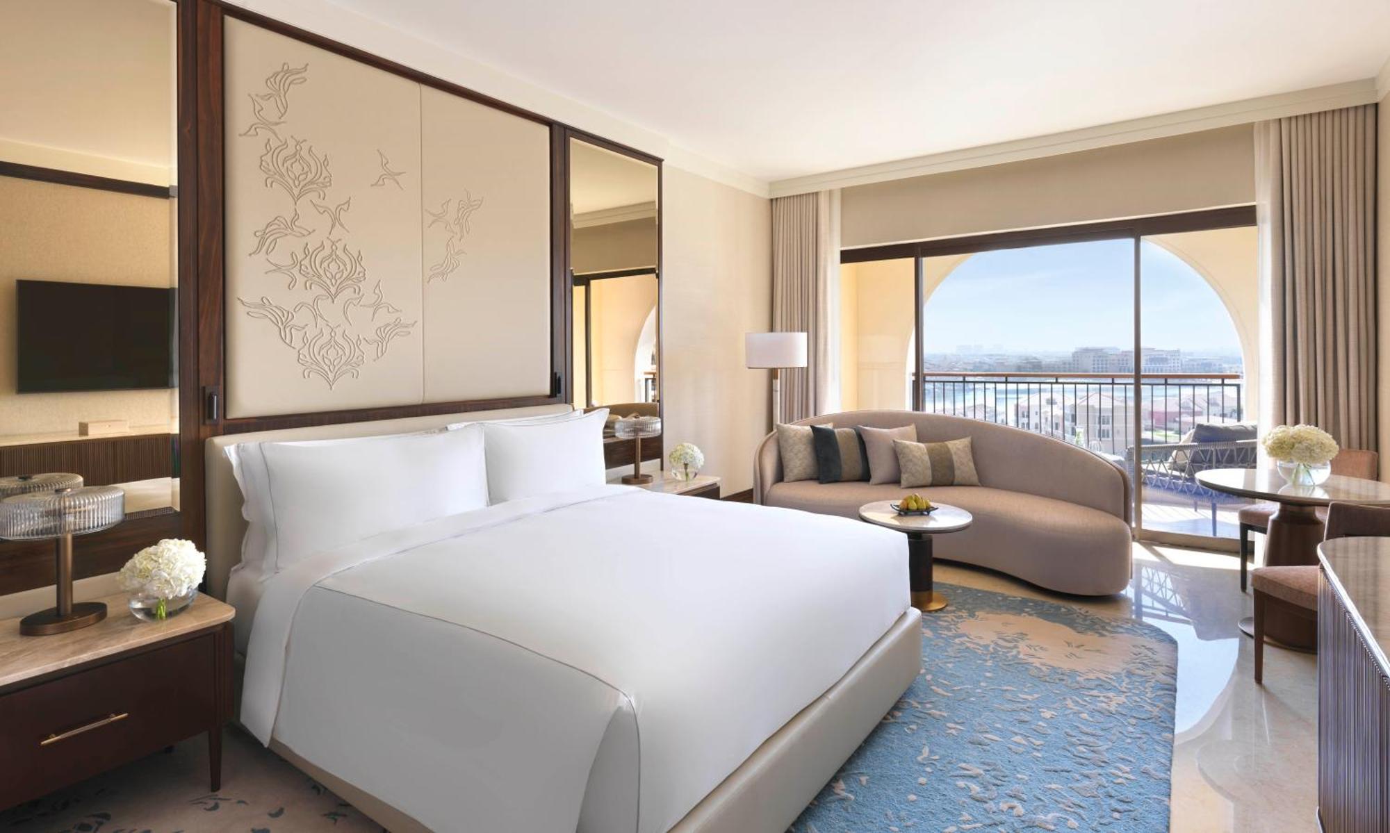 The Ritz-carlton Abu Dhabi, Grand Canal Resort