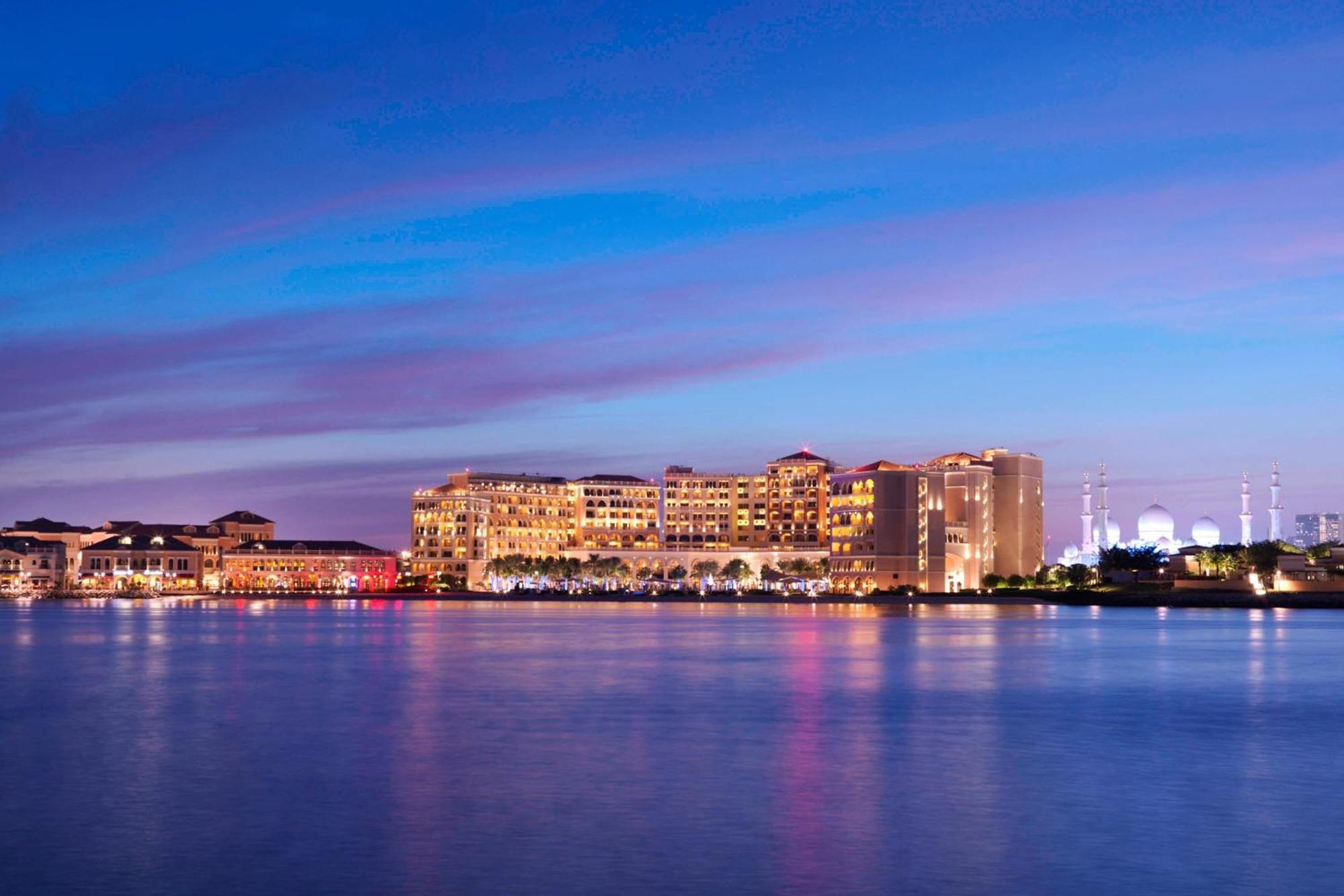 The Ritz-carlton Abu Dhabi, Grand Canal Resort