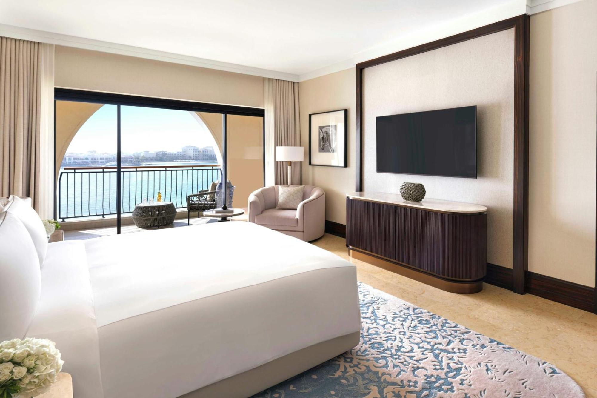 The Ritz-carlton Abu Dhabi, Grand Canal Resort