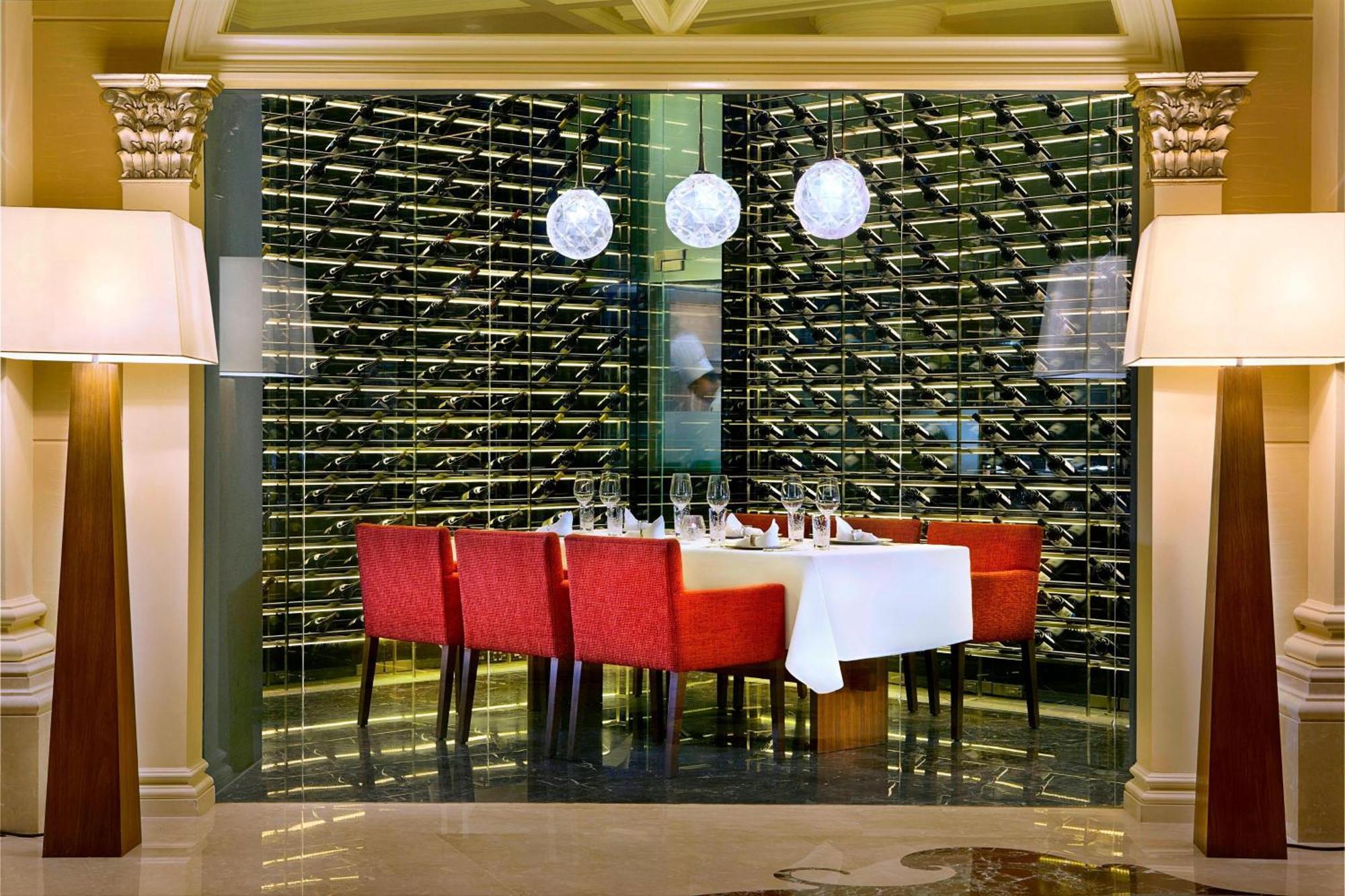 The Ritz-carlton Abu Dhabi, Grand Canal Abu Dhabi