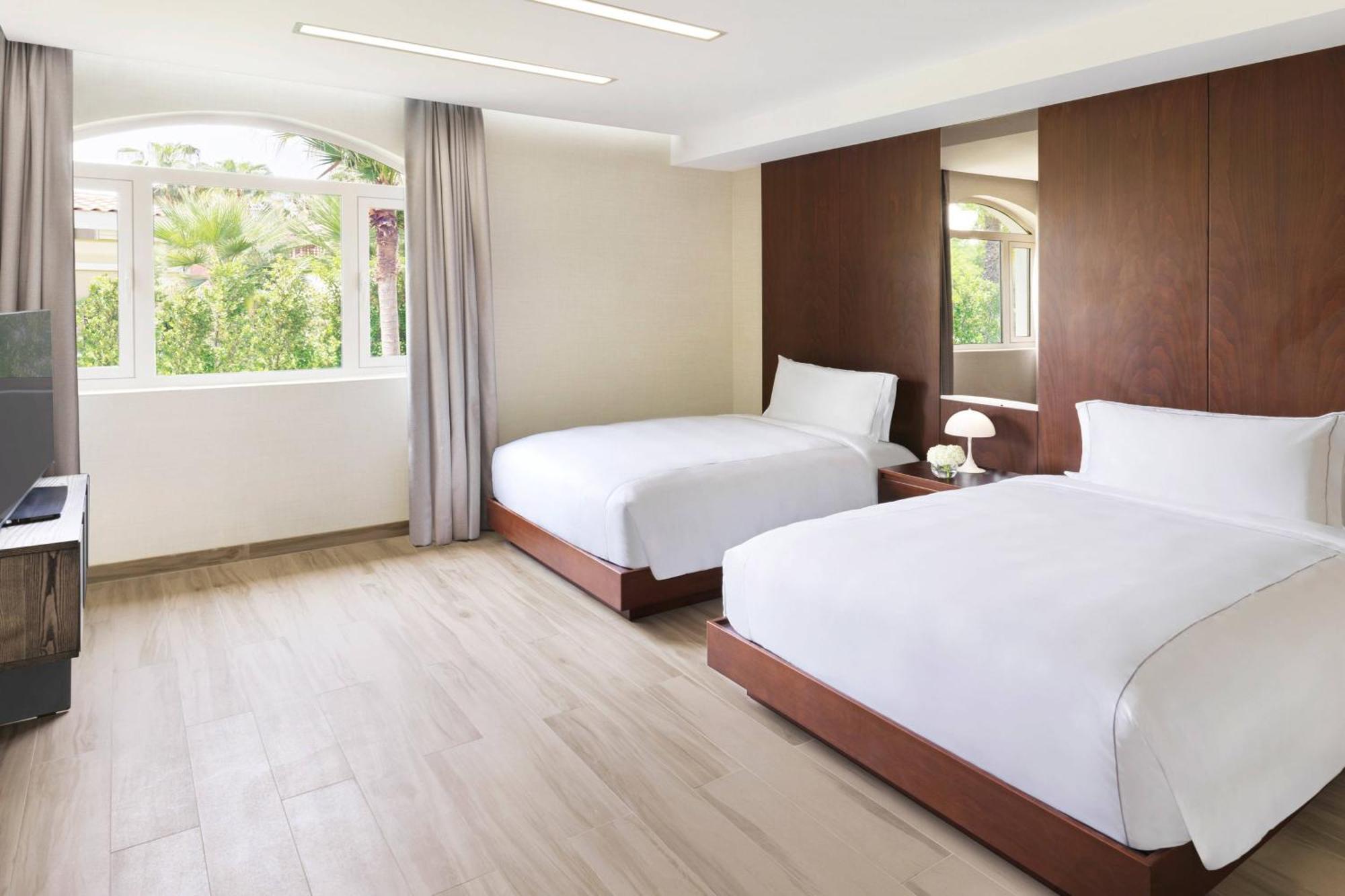 The Ritz-carlton Abu Dhabi, Grand Canal