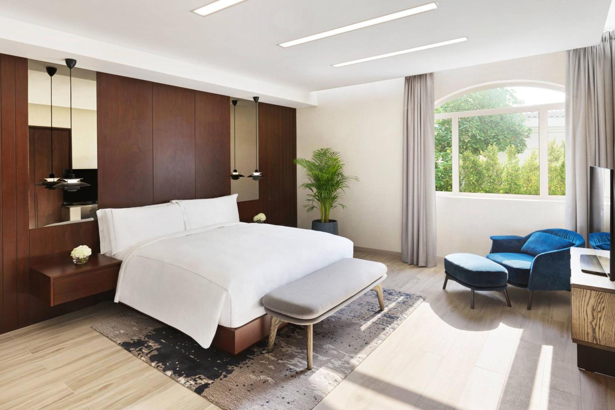 The Ritz-carlton Abu Dhabi, Grand Canal Abu Dhabi