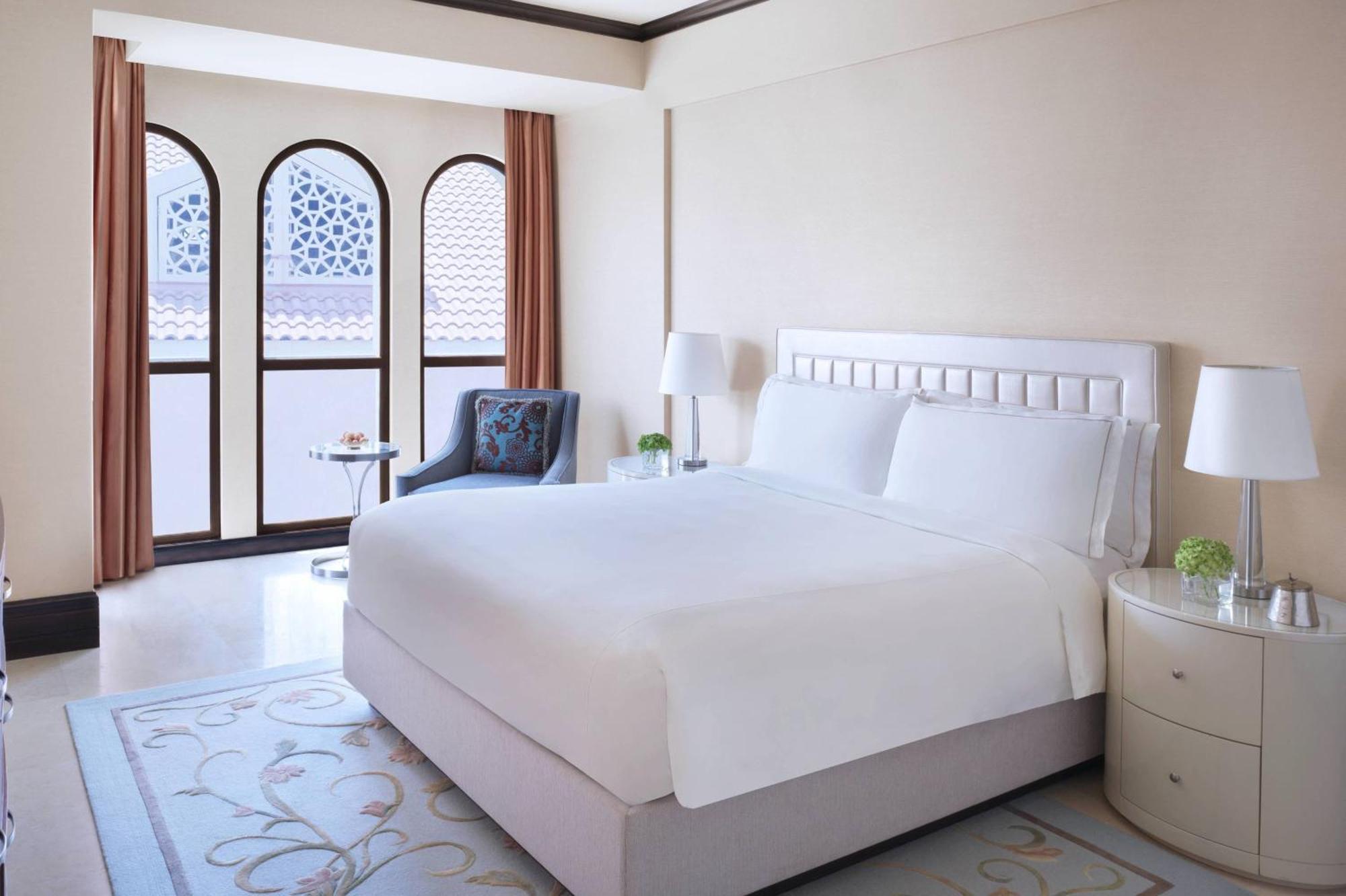 The Ritz-carlton Abu Dhabi, Grand Canal Abu Dhabi