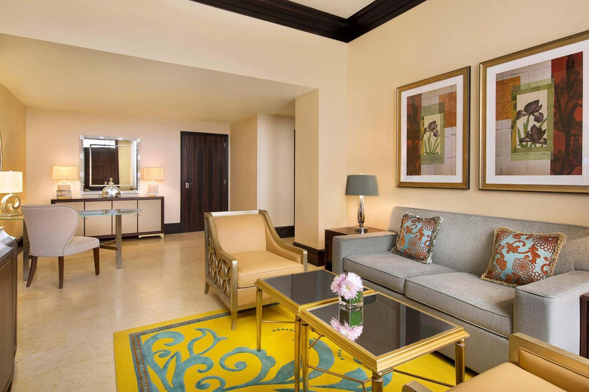 The Ritz-carlton Abu Dhabi, Grand Canal