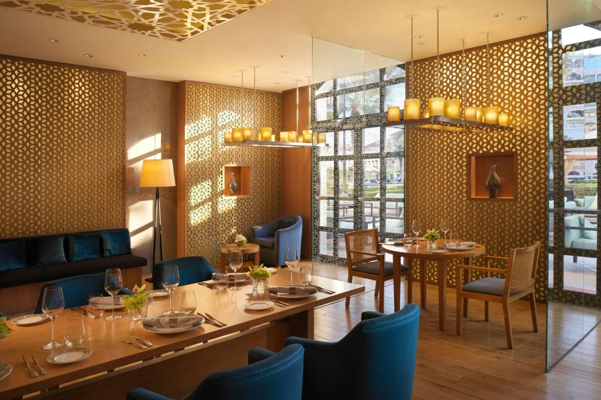 The Ritz-carlton Abu Dhabi, Grand Canal Abu Dhabi